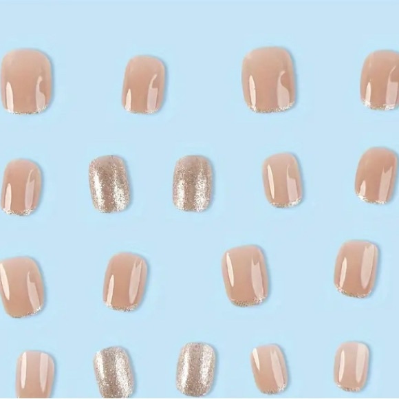 New Press on Nails Fake Fun & Fabulous Glue Pads & File Included - Picture 2 of 5